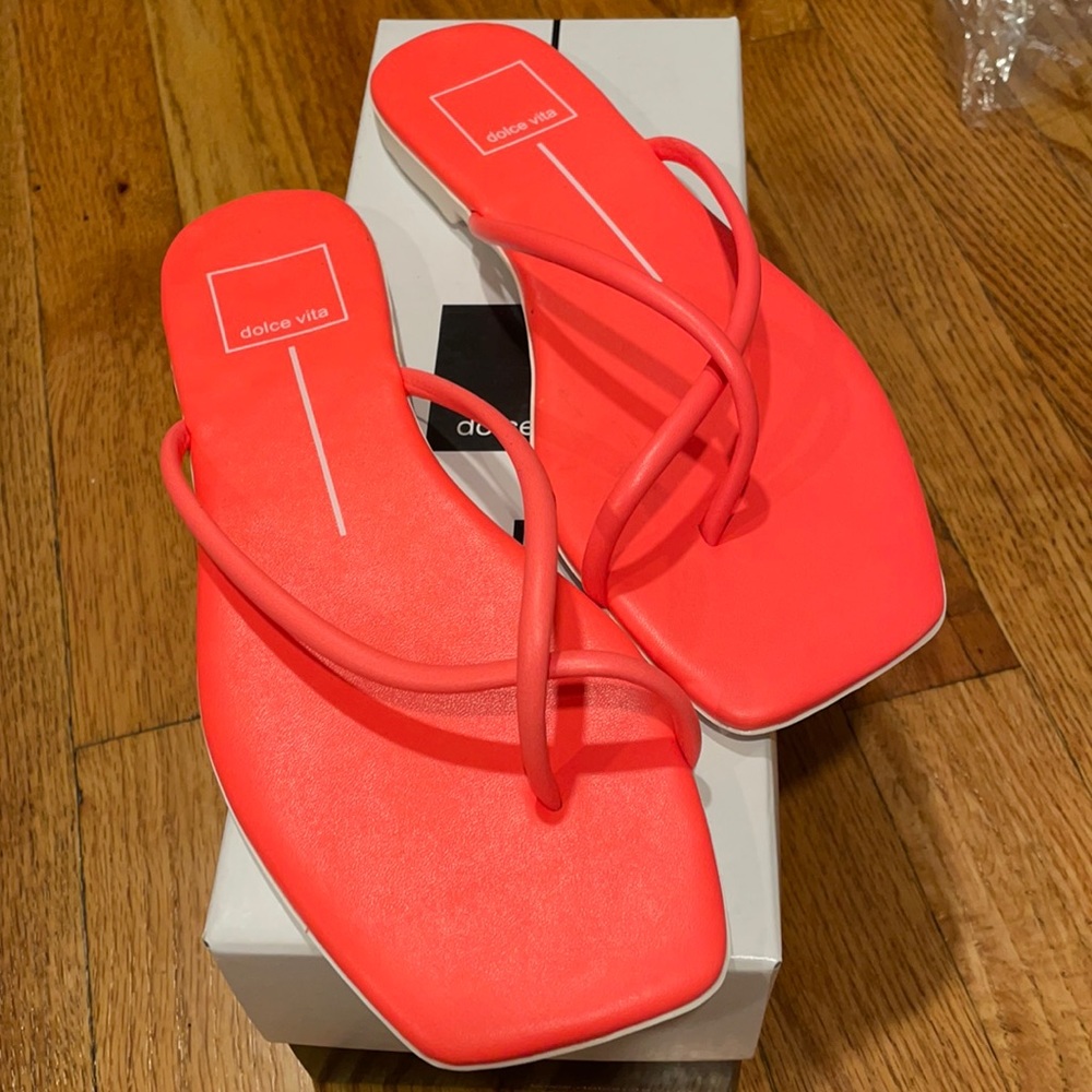 Dolce Vita Lyza thong sandal